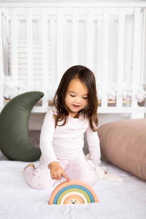• Your little baby girl or baby boy will love playing, stacking and interacting with this adorable wooden rainbow toy by Pearhead!
• Includes 5 multicolor muted tone