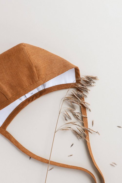 With notes of sand and sun, or falling leaves and apple cider, Rust is a year round necessity. Why you'll love our brimless bonnets:
Why you'll love our brimles