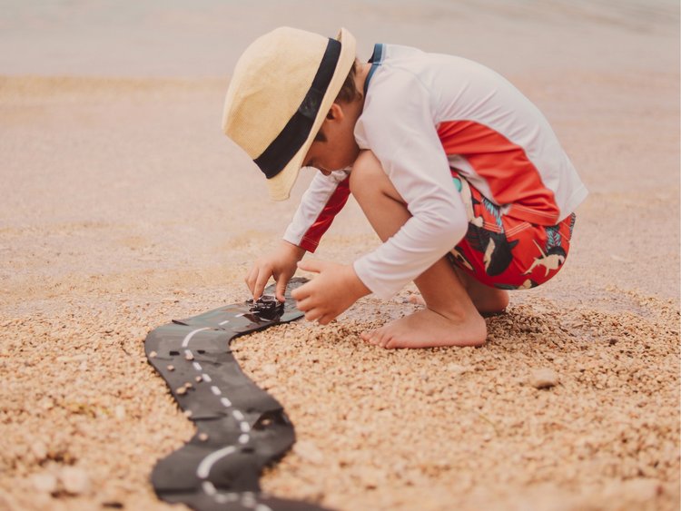The affordable waytoplay Ringroad is a great toy for imaginative play. Watch your children create their very own circuits and road maps for their favourite toys and