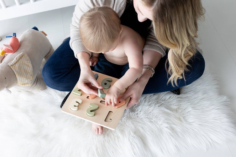 Your little baby girl or baby boy will love playing and learning their numbers with this adorable wooden puzzle by Pearhead!
• Includes wooden 1-10 number puzzle in
