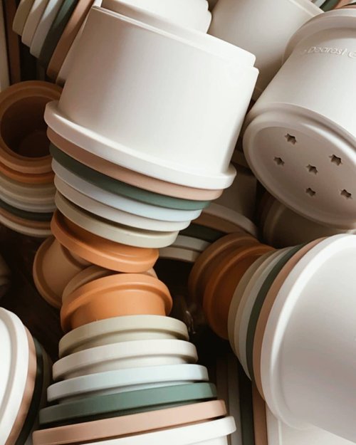 INCLUDES: ONE SET - 8 CUPS
Our D|G Silicone Stackups are super soft and flexible making them the perfect toy for babies and toddlers.
Our silicone Stackups are made