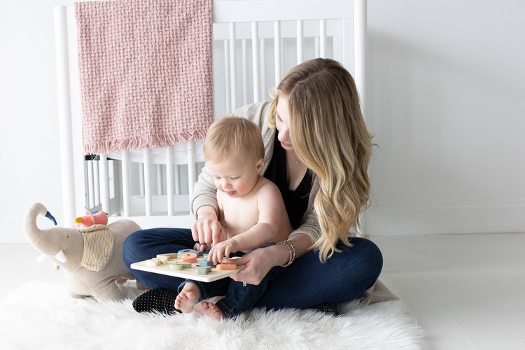 Your little baby girl or baby boy will love playing and learning their numbers with this adorable wooden puzzle by Pearhead!
• Includes wooden 1-10 number puzzle in