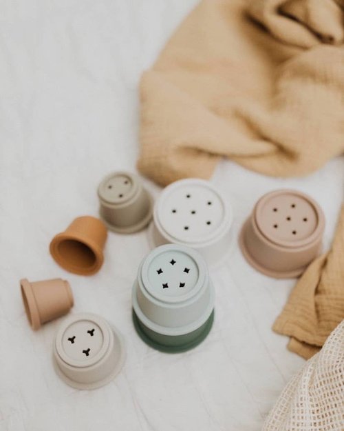 INCLUDES: ONE SET - 8 CUPS
Our D|G Silicone Stackups are super soft and flexible making them the perfect toy for babies and toddlers.
Our silicone Stackups are made