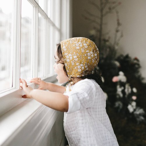 The perfect crown of posies, Buttercup is a perennial favorite.
Why you'll love our brimless bonnets:
* Classic bonnet silhouette that sweetly frames your baby’s