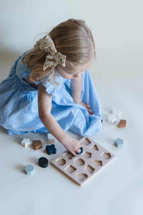 Our mini shape puzzle is perfect for the little problem solvers and shape learners in your life!
It’s made of 100% food-grade silicone, so it’s easy to clean, soft o
