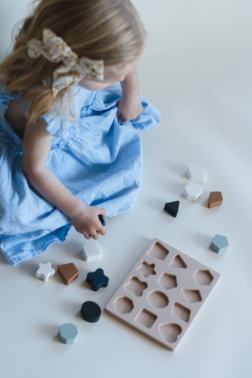 Our mini shape puzzle is perfect for the little problem solvers and shape learners in your life!
It’s made of 100% food-grade silicone, so it’s easy to clean, soft o