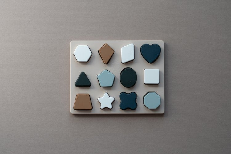 Our mini shape puzzle is perfect for the little problem solvers and shape learners in your life!
It’s made of 100% food-grade silicone, so it’s easy to clean, soft o