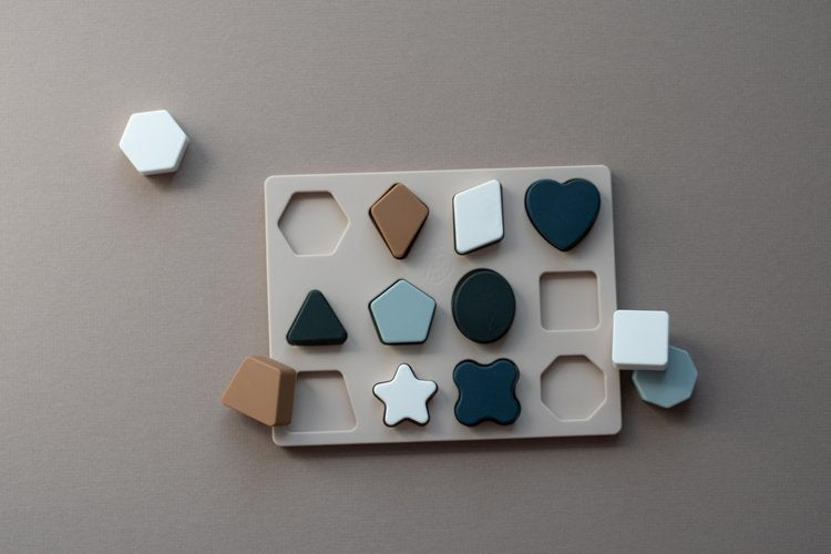 Our mini shape puzzle is perfect for the little problem solvers and shape learners in your life!
It’s made of 100% food-grade silicone, so it’s easy to clean, soft o