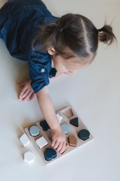 Our mini shape puzzle is perfect for the little problem solvers and shape learners in your life!
It’s made of 100% food-grade silicone, so it’s easy to clean, soft o