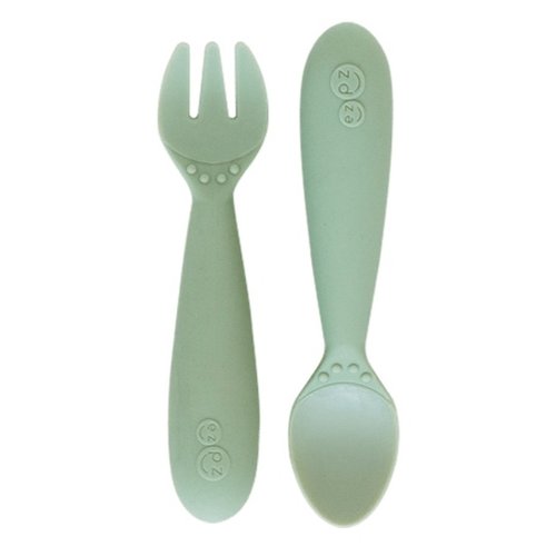 Learning to self-feed is an important developmental milestone, and the ezpz Mini Utensils are designed to help toddler learn how to eat with a spoon (scooping) an