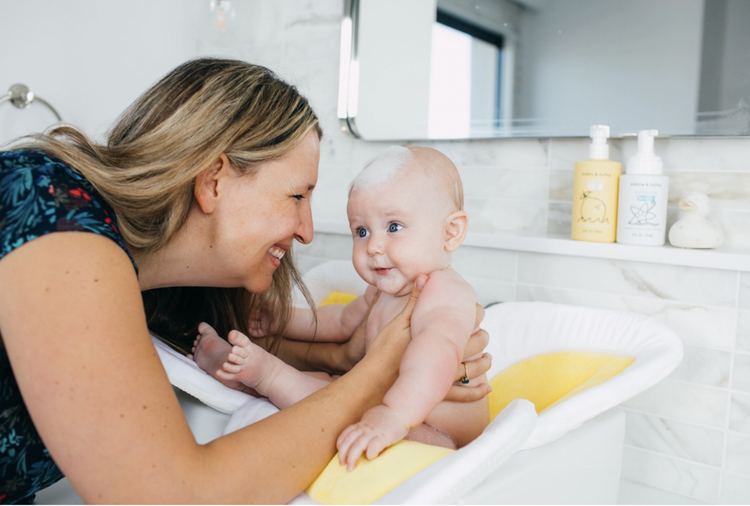 10oz | 296mL
Immerse yourself in the mild, uplifting aroma of the only Certified Tear-free Lemon for children with Dabble & Dollop's 3-in-1 Shampoo, Body Wash, a