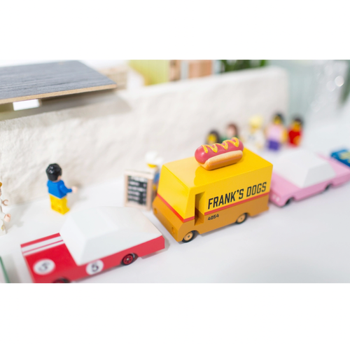 Nothing says NYC like a hot dog stand. As New Yorkers, we must pay tribute to the hot dog – it's the quintessential New York street food. Our hot dog truck is a mini