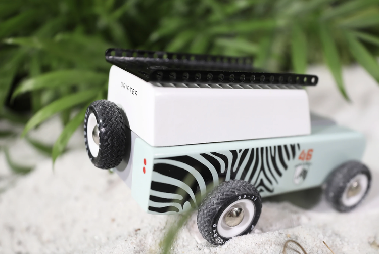 Pack your bags, we’re going on an adventure! The Zebra brings a new level of detail to the House of Candy collection. Mixing hard and soft materials, from the matte
