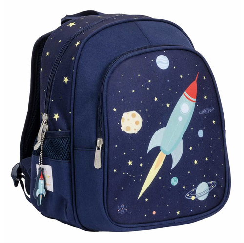 Lovely lightweight backpack with an insulated front pocket that ensures snacks and drinks stay cold (or warm). The front pocket easily fits a lunch box, drink bottle