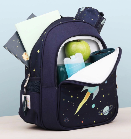 Lovely lightweight backpack with an insulated front pocket that ensures snacks and drinks stay cold (or warm). The front pocket easily fits a lunch box, drink bottle