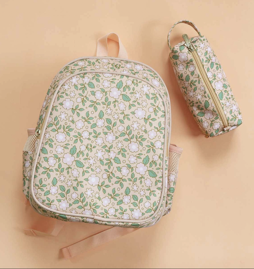 This cool pencil case keeps all your pens and pencils securely in one place. Made from the same durable material as the backpacks, it is lined in the inside, has a z