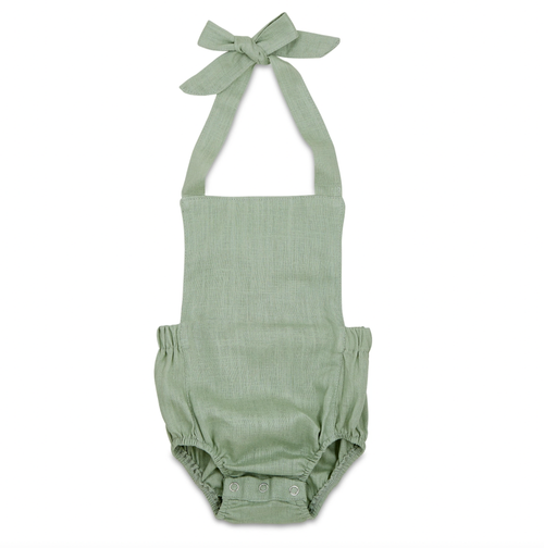 With classic, neutral styles and beautiful details that let your babe’s personality shine, these rompers are a perfect choice for pregnancy reveal photos, monthly