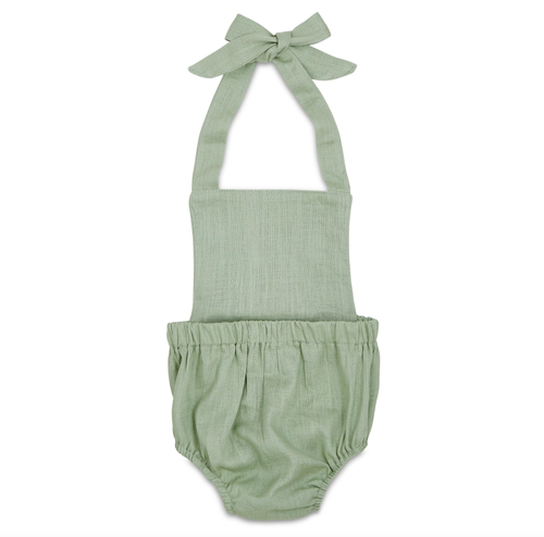 With classic, neutral styles and beautiful details that let your babe’s personality shine, these rompers are a perfect choice for pregnancy reveal photos, monthly