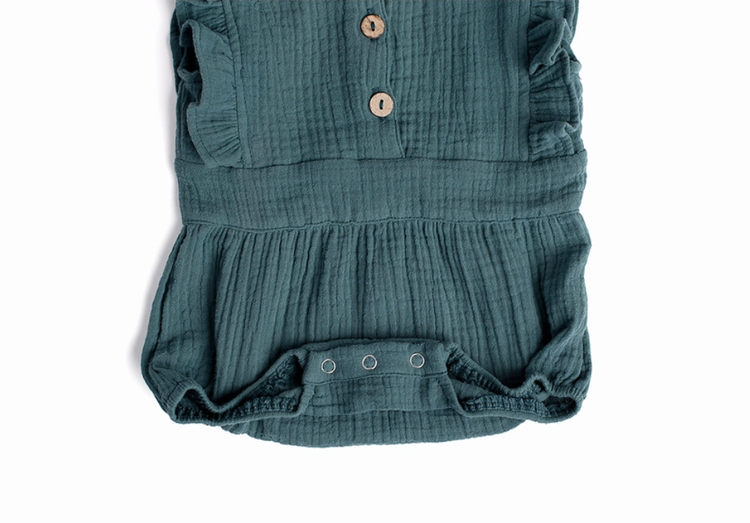 With classic, neutral styles and beautiful details that let your babe’s personality shine, these rompers are a perfect choice for pregnancy reveal photos, monthl