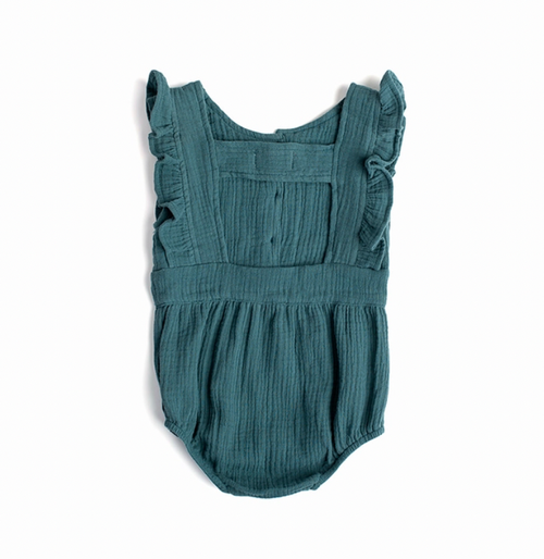 With classic, neutral styles and beautiful details that let your babe’s personality shine, these rompers are a perfect choice for pregnancy reveal photos, monthl