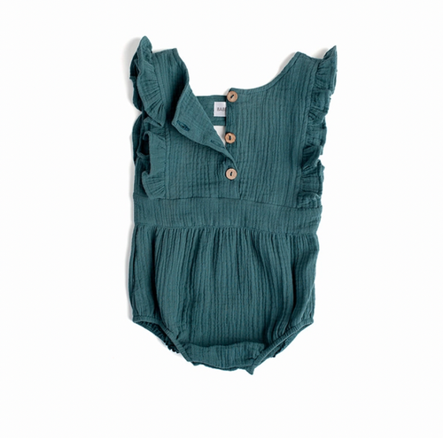 With classic, neutral styles and beautiful details that let your babe’s personality shine, these rompers are a perfect choice for pregnancy reveal photos, monthl