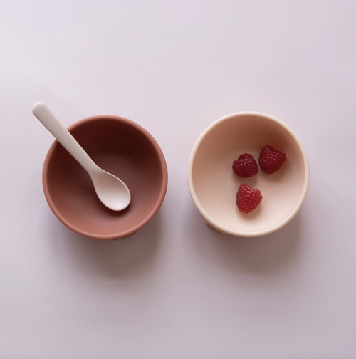 Made with premium, food-grade silicone, this product offers a toddler-proof alternative to traditional plastic and fragile dishware for tots. The duo of compact bowl