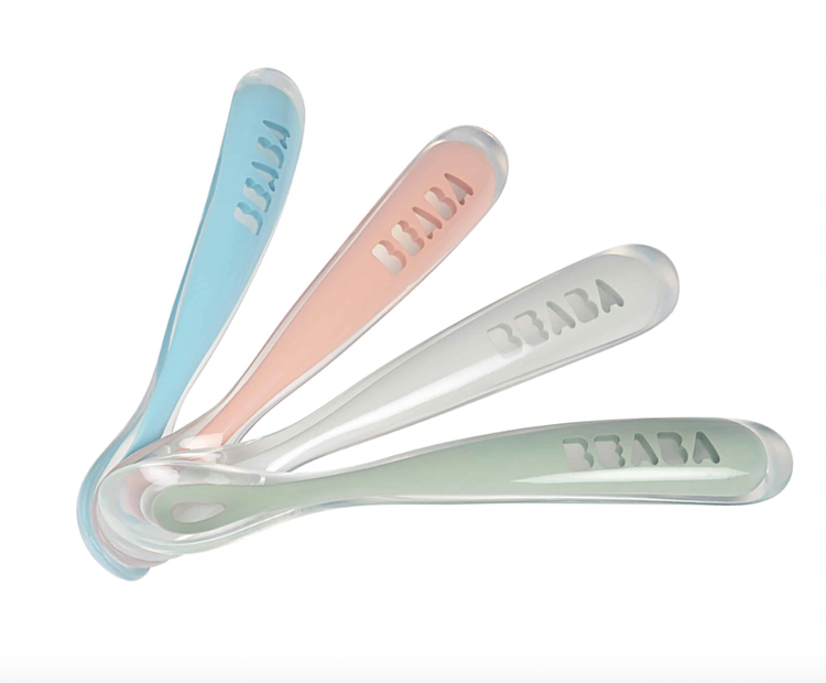 First stage spoons for babies being introduced to solids6mo+
Ergonomic handles are designed so that parents can easily feed baby
Seamless, hygienic, silicone desi