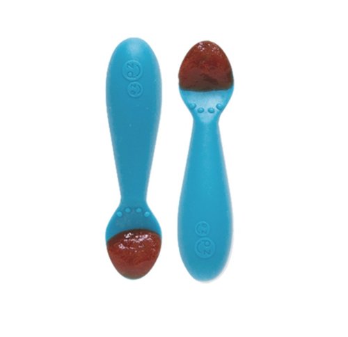 Learning to self-feed is an important developmental milestone, and the ezpz Tiny Spoon is designed to help baby learn how to feed independently. The Tiny Spoon has