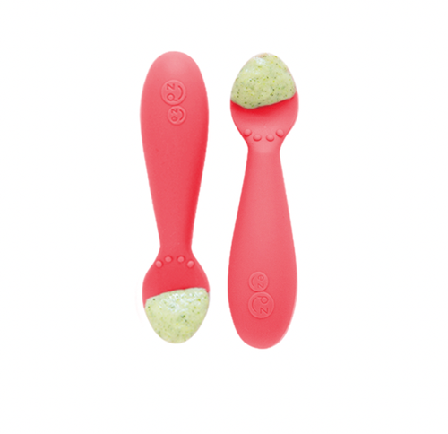 Learning to self-feed is an important developmental milestone, and the ezpz Tiny Spoon is designed to help baby learn how to feed independently. The Tiny Spoon has