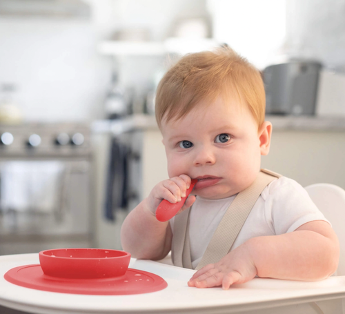 Learning to self-feed is an important developmental milestone, and the ezpz Tiny Spoon is designed to help baby learn how to feed independently. The Tiny Spoon has