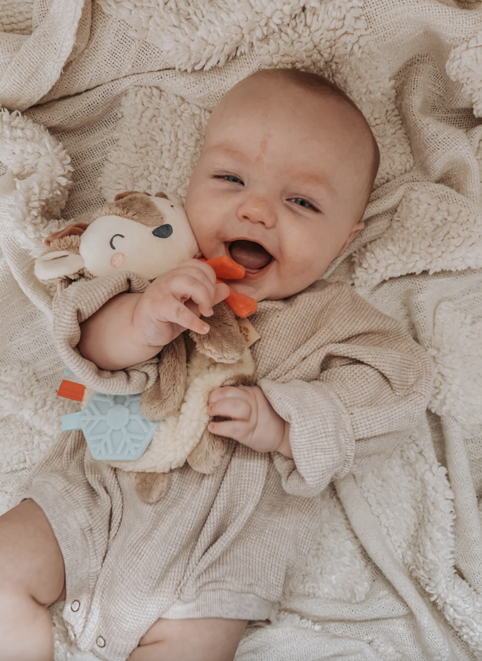 Cuddle & Bond! Our snuggly Itzy Lovey™ features soft sherpa fabric and textured ribbons that baby will love to explore! A textured silicone teether helps massage