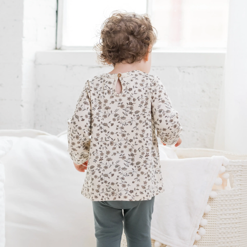 The Sorren is ready for family photos, playground afternoons, and everything in between. With delicate ruffle details, cinched cuffs, and a coconut button closur
