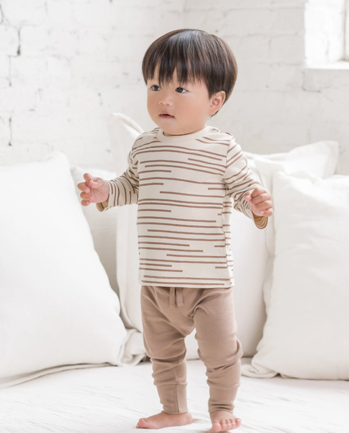 With clean lines and set-in sleeve details, the Turk Long Sleeve pairs seamlessly with your favorite bottoms, both tucked and untucked. This super-soft tee is a c