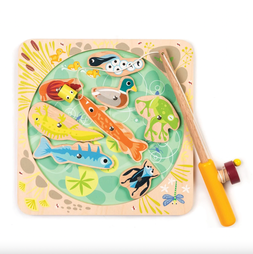Let’s go fishing! The set includes a fully stocked pond, an extendable fishing rod with a magnetic end and 8 magnetized pond animals. The length of the rod can be ad