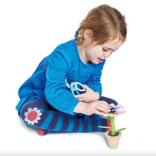 No green fingers needed for this pretty wooden flower and blue butterfly! Leaves and petals are all removable.
Age range: 3 Years And OlderProduct size: 4.13 x 3.94