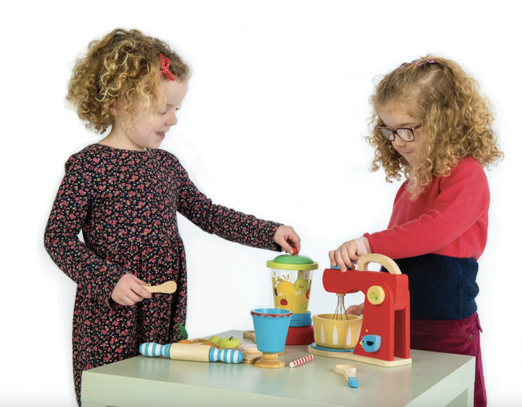 Introduce your children to the fun of baking with this mixing set. It can lift, lower and adjust speed with real clicking dial just like a real mixer! Use the rollin