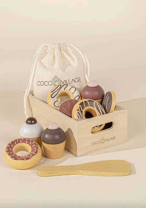 Yum! This basket is overflowing with delicious food!
Little one goes to the market and puts in the little basket:
- 3 donuts
- 3 cookies
- 3 cupcakes
- A small s