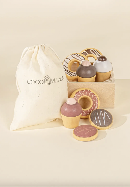 Yum! This basket is overflowing with delicious food!
Little one goes to the market and puts in the little basket:
- 3 donuts
- 3 cookies
- 3 cupcakes
- A small s