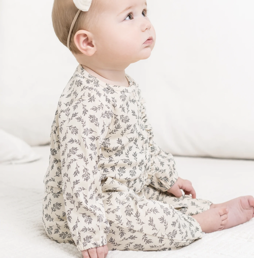 With its relaxed bubble silhouette, adorable flutter puff sleeves, and delicate coconut button closure on the back, the Isla Muslin Bubble Romper makes for the sweet