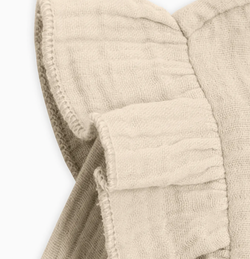 With its relaxed bubble silhouette, adorable flutter puff sleeves, and delicate coconut button closure on the back, the Isla Muslin Bubble Romper makes for the sweet