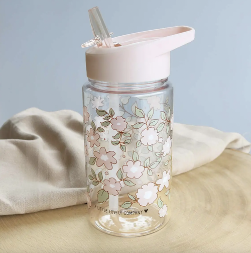 Drink bottle with handy drinking spout that is easy to open and close, even for little hands. The bottle is leakproof, making it perfect for taking to school and spo