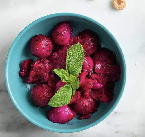 Our children's bamboo fibre bowl set features (4) bowls in pop colors that are pure happiness! These bowls are eco-friendly, shatter-proof, stackable and dishwasher