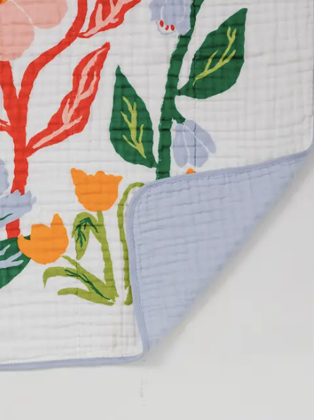 -Four layers of muslin come together in a breathable but warm quilt perfect for babies, toddlers, cribs, play time, picnics, and pictures.
-47x47 inches
-Made of 10