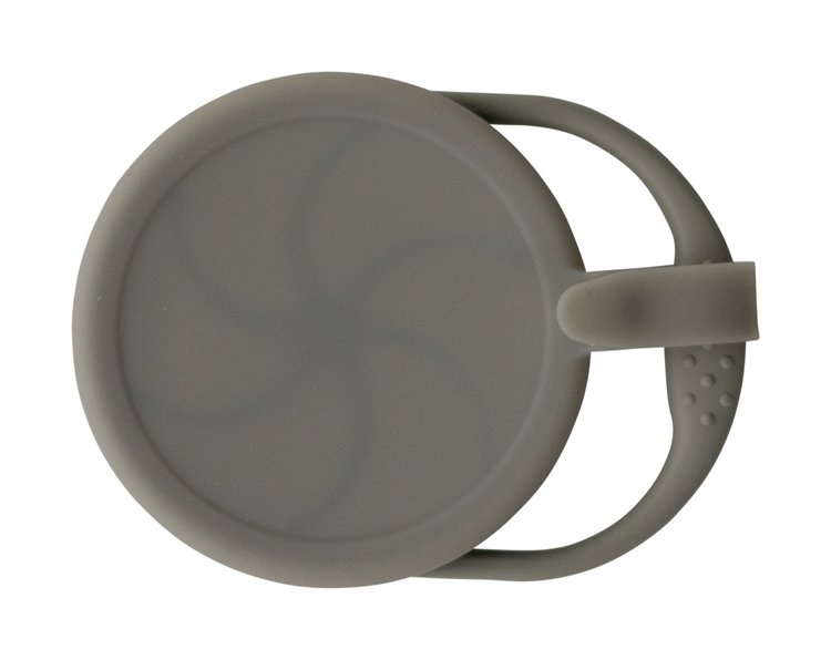 Its easy-grip handle, soft silicone material, and protective lid with stay-put strap make this the perfect accessory for snacking at home or on the go.
100% food-gra