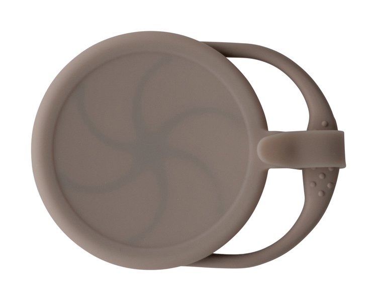 Its easy-grip handle, soft silicone material, and protective lid with stay-put strap make this the perfect accessory for snacking at home or on the go.
100% food-gra