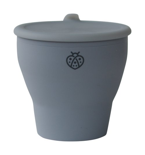 Its easy-grip handle, soft silicone material, and protective lid with stay-put strap make this the perfect accessory for snacking at home or on the go.
100% food-gra