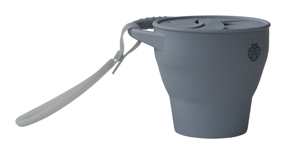 Its easy-grip handle, soft silicone material, and protective lid with stay-put strap make this the perfect accessory for snacking at home or on the go.
100% food-gra