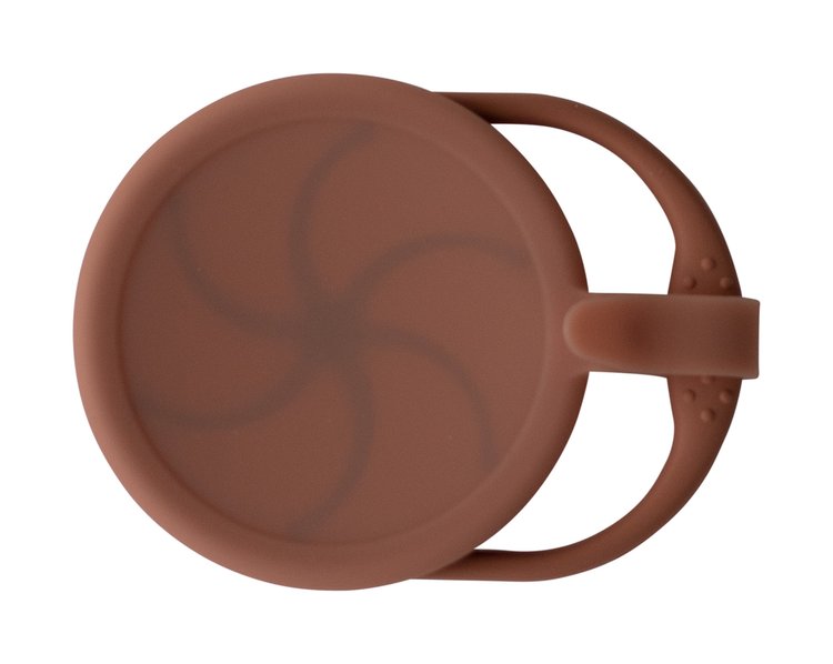 Its easy-grip handle, soft silicone material, and protective lid with stay-put strap make this the perfect accessory for snacking at home or on the go.
100% food-gra