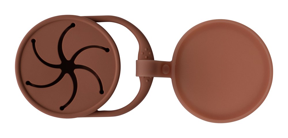 Its easy-grip handle, soft silicone material, and protective lid with stay-put strap make this the perfect accessory for snacking at home or on the go.
100% food-gra