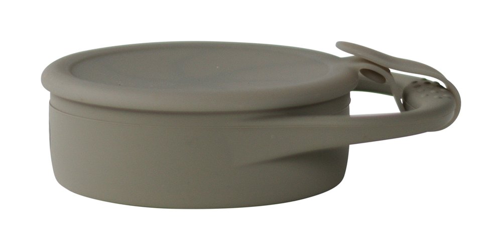 Its easy-grip handle, soft silicone material, and protective lid with stay-put strap make this the perfect accessory for snacking at home or on the go.
100% food-gra